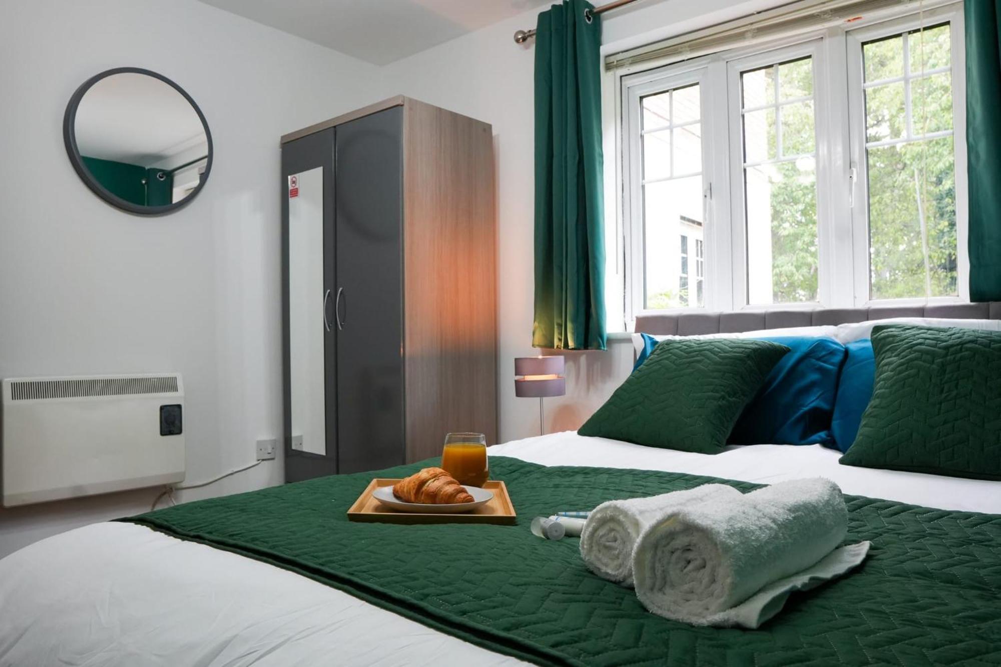 Whole 2-Bed Apartment - Contractors, Professionals, Ulez Free, Free Parking, B'Ham City 10Mins Birmingham Exterior foto